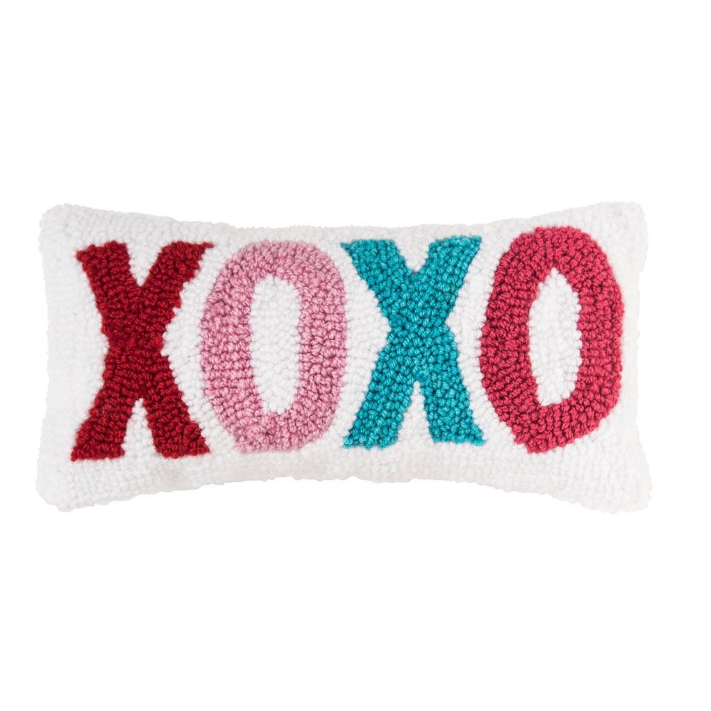 6" x 12" Xoxo Hooked Pillow